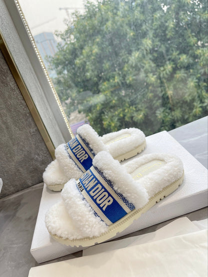 New classic letter furry slippers