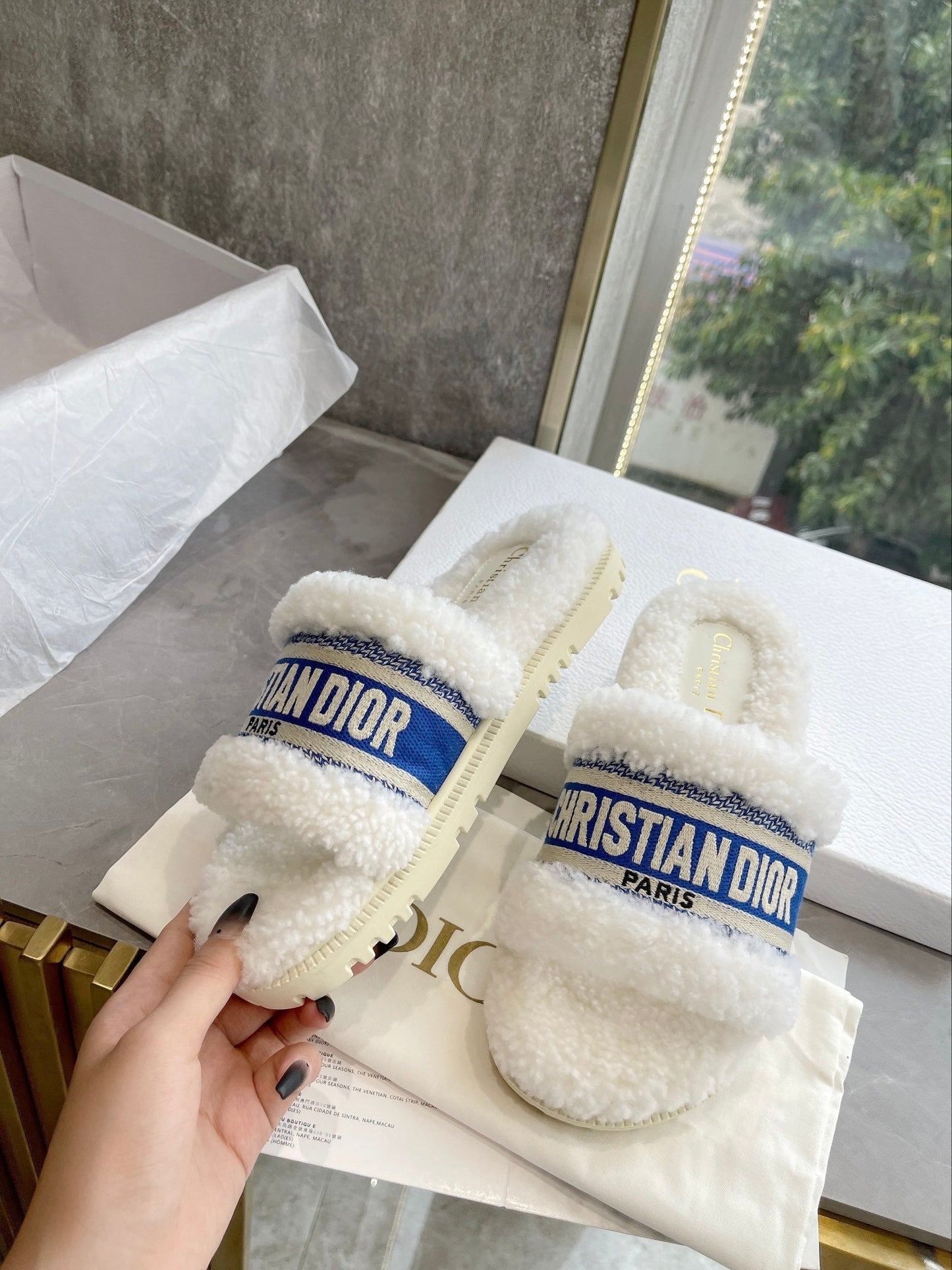 New classic letter furry slippers