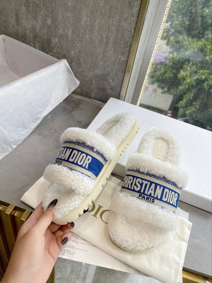 New classic letter furry slippers
