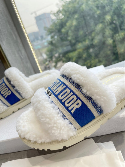 New classic letter furry slippers