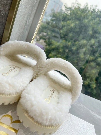 New classic letter furry slippers