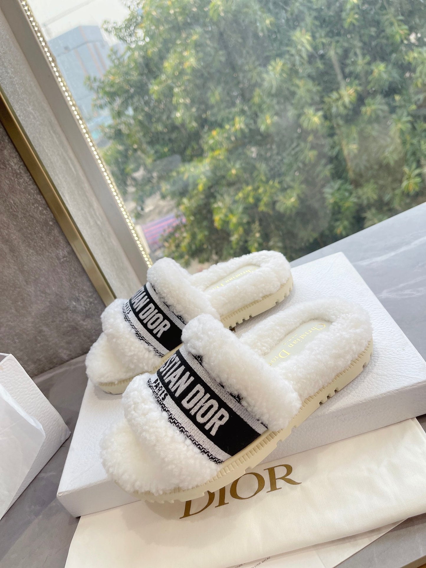 New classic letter furry slippers