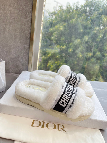 New classic letter furry slippers