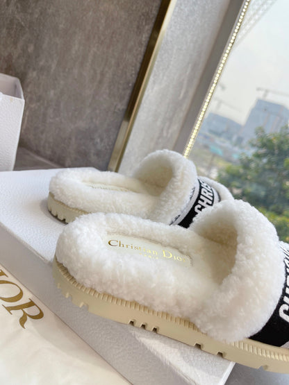 New classic letter furry slippers