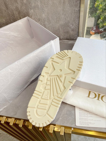 New classic letter furry slippers