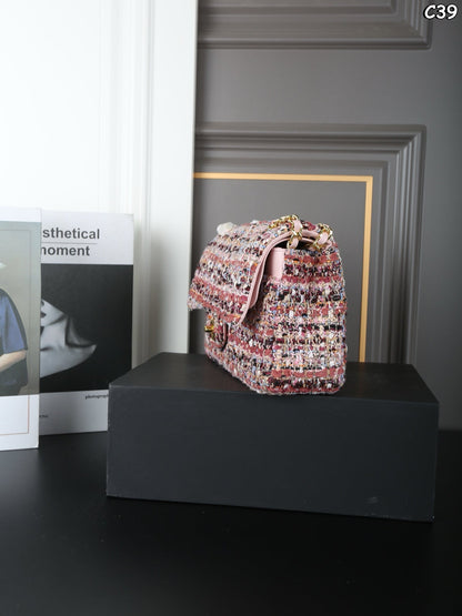 New pink tweed chain shoulder bag