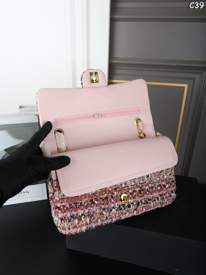 New pink tweed chain shoulder bag