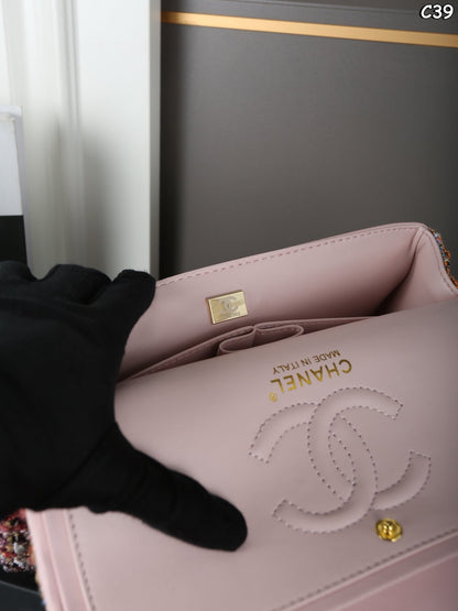 New pink tweed chain shoulder bag