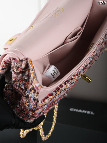 New pink tweed chain shoulder bag