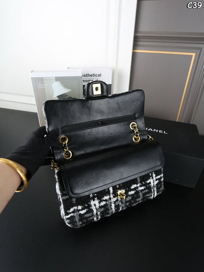 New tweed chain shoulder bag