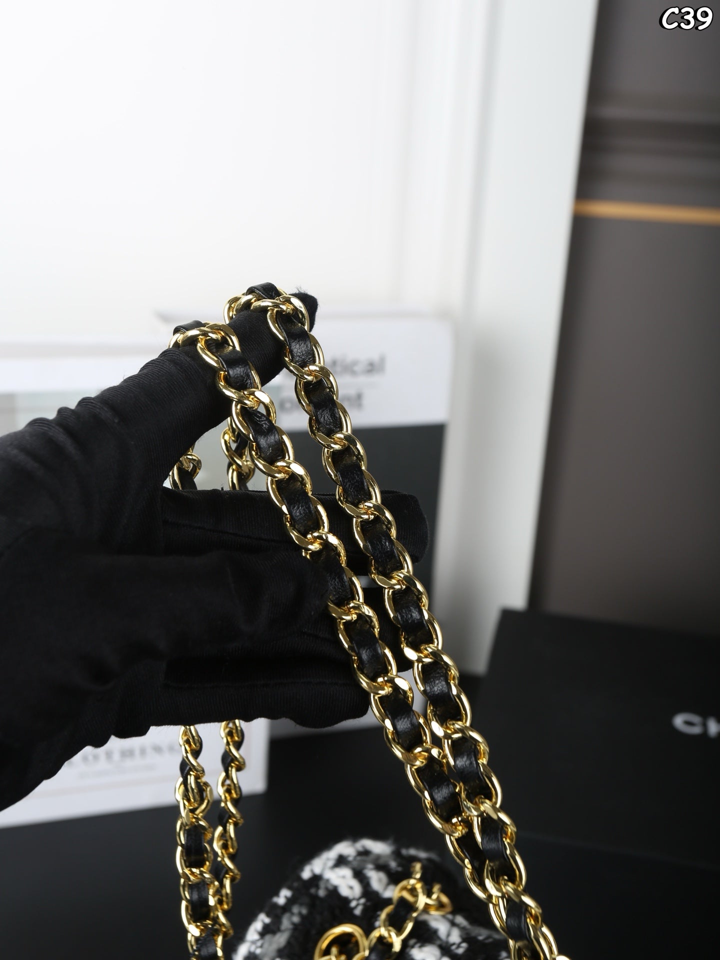 New tweed chain shoulder bag