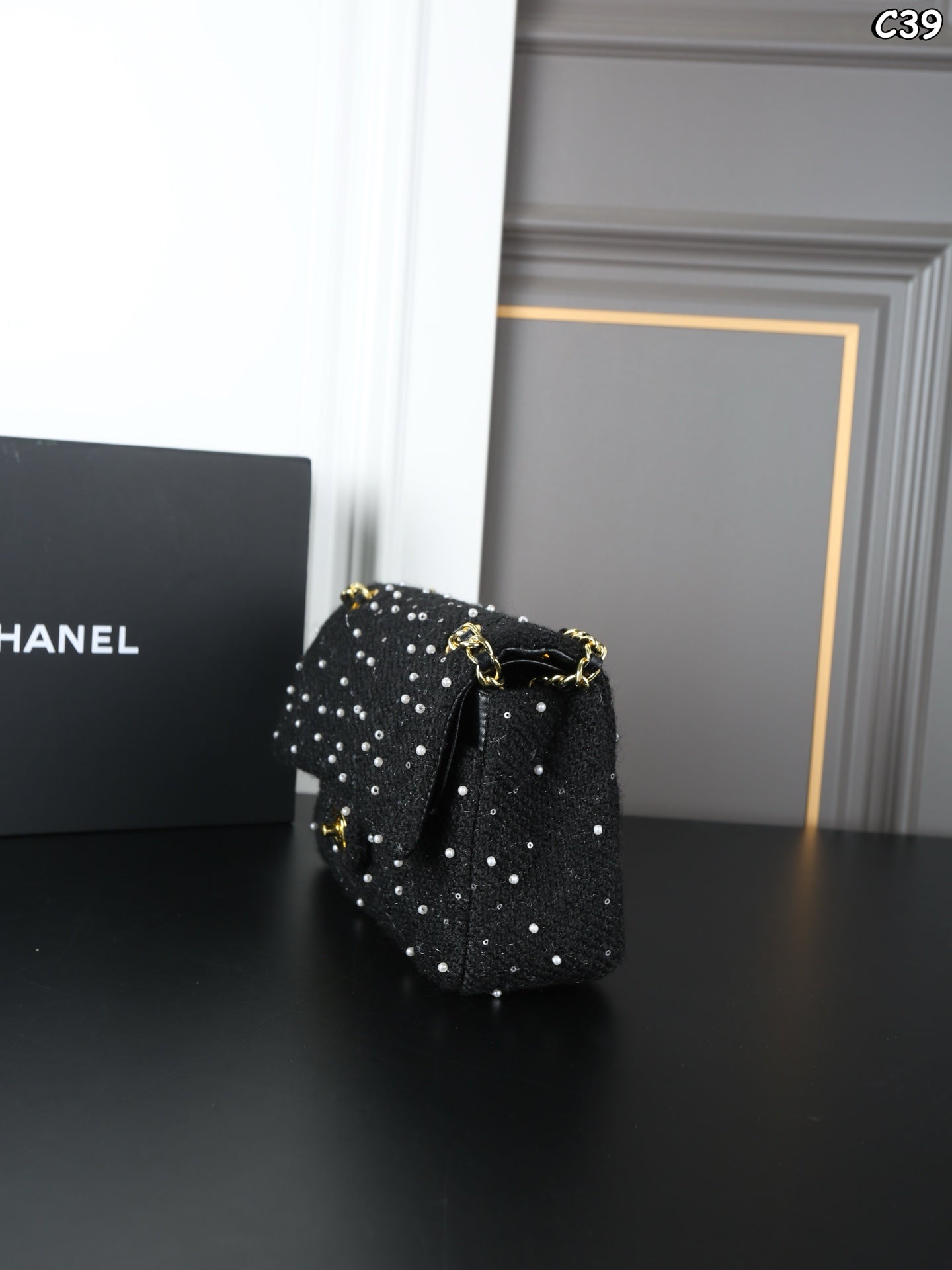 New tweed pearl chain shoulder bag