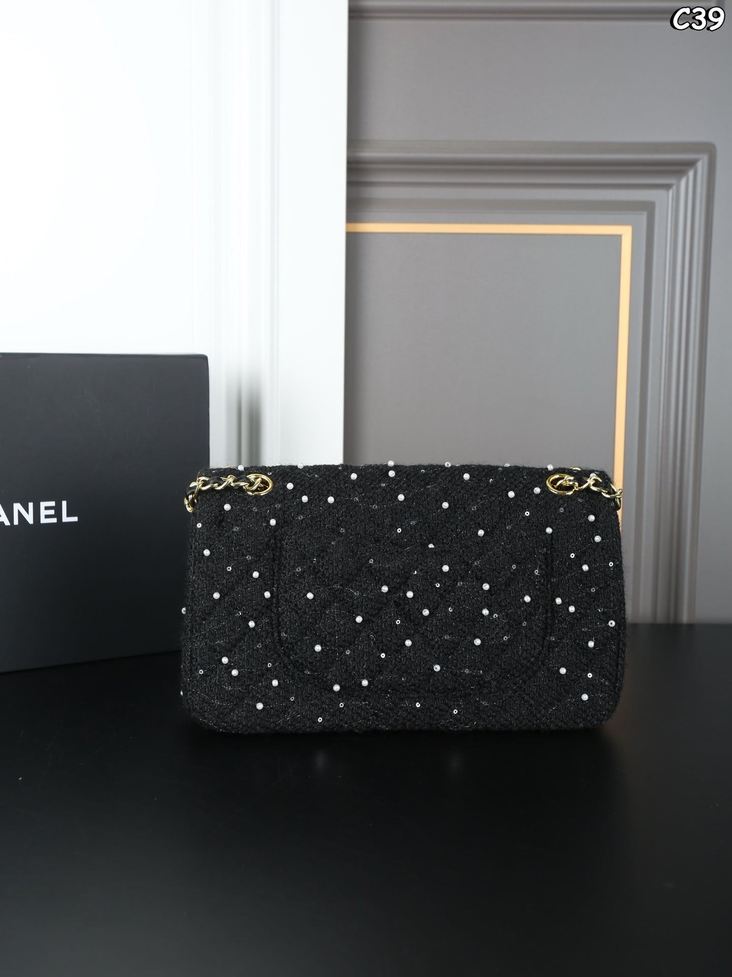 New tweed pearl chain shoulder bag