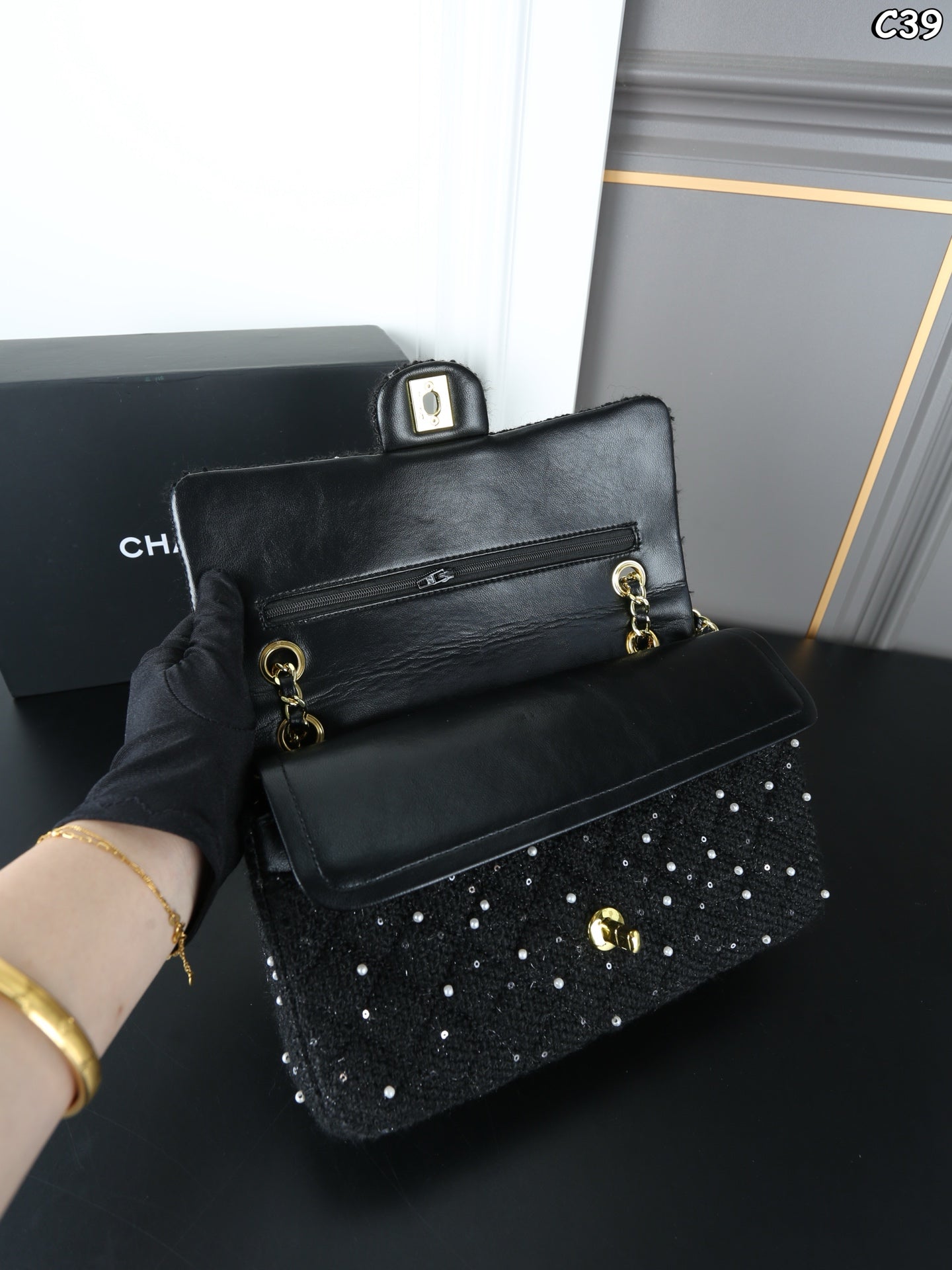 New tweed pearl chain shoulder bag