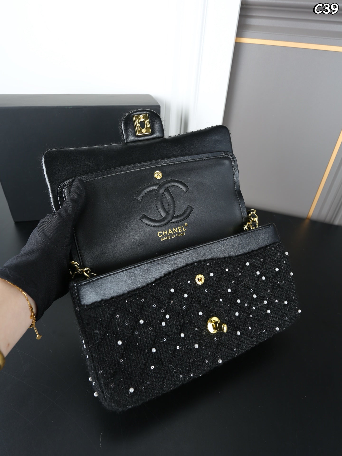 New tweed pearl chain shoulder bag