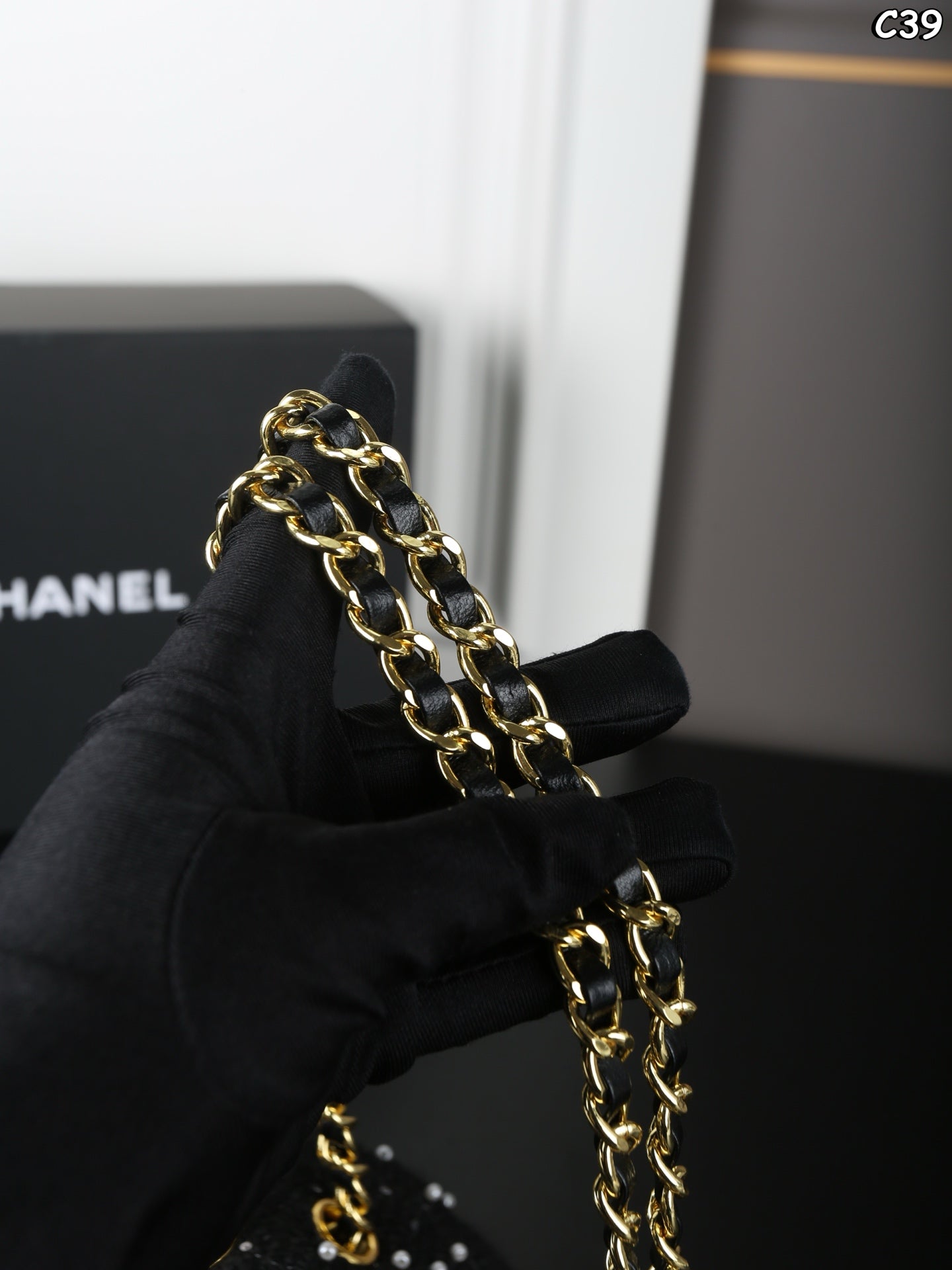 New tweed pearl chain shoulder bag