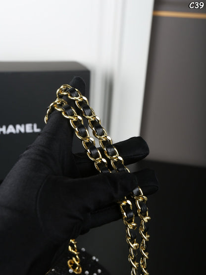 New tweed pearl chain shoulder bag