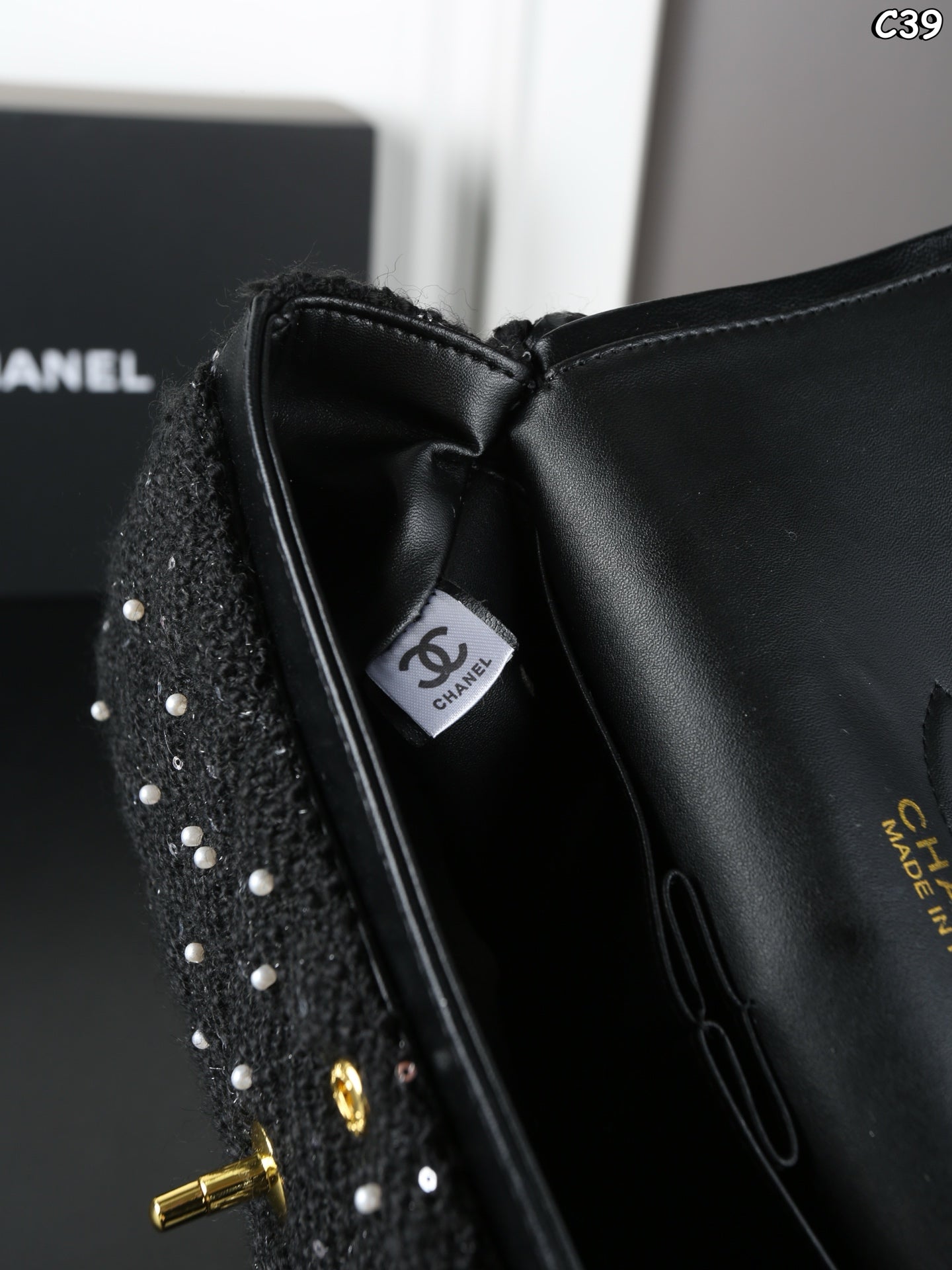 New tweed pearl chain shoulder bag