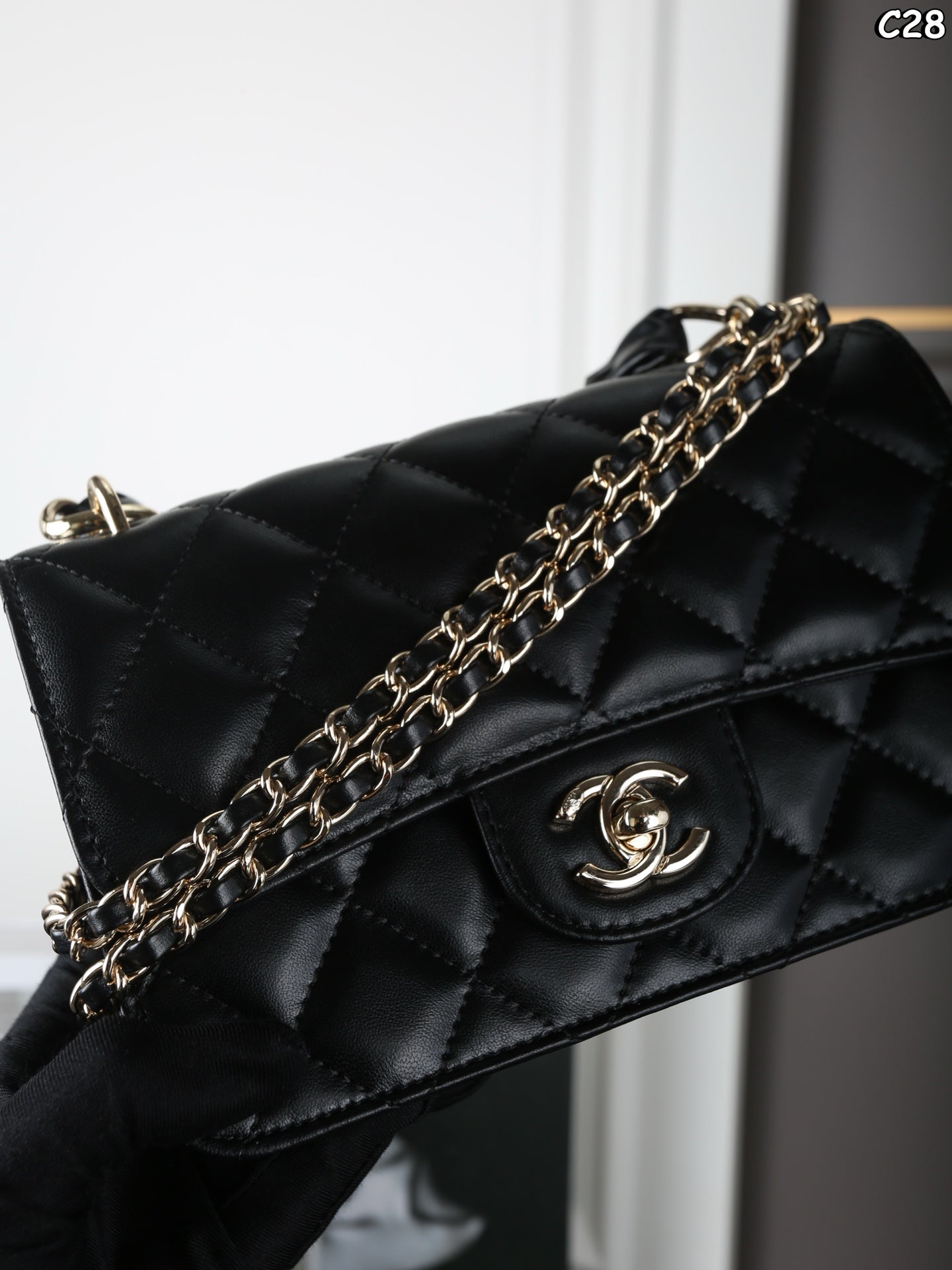 25 new mini woven hand chain bag