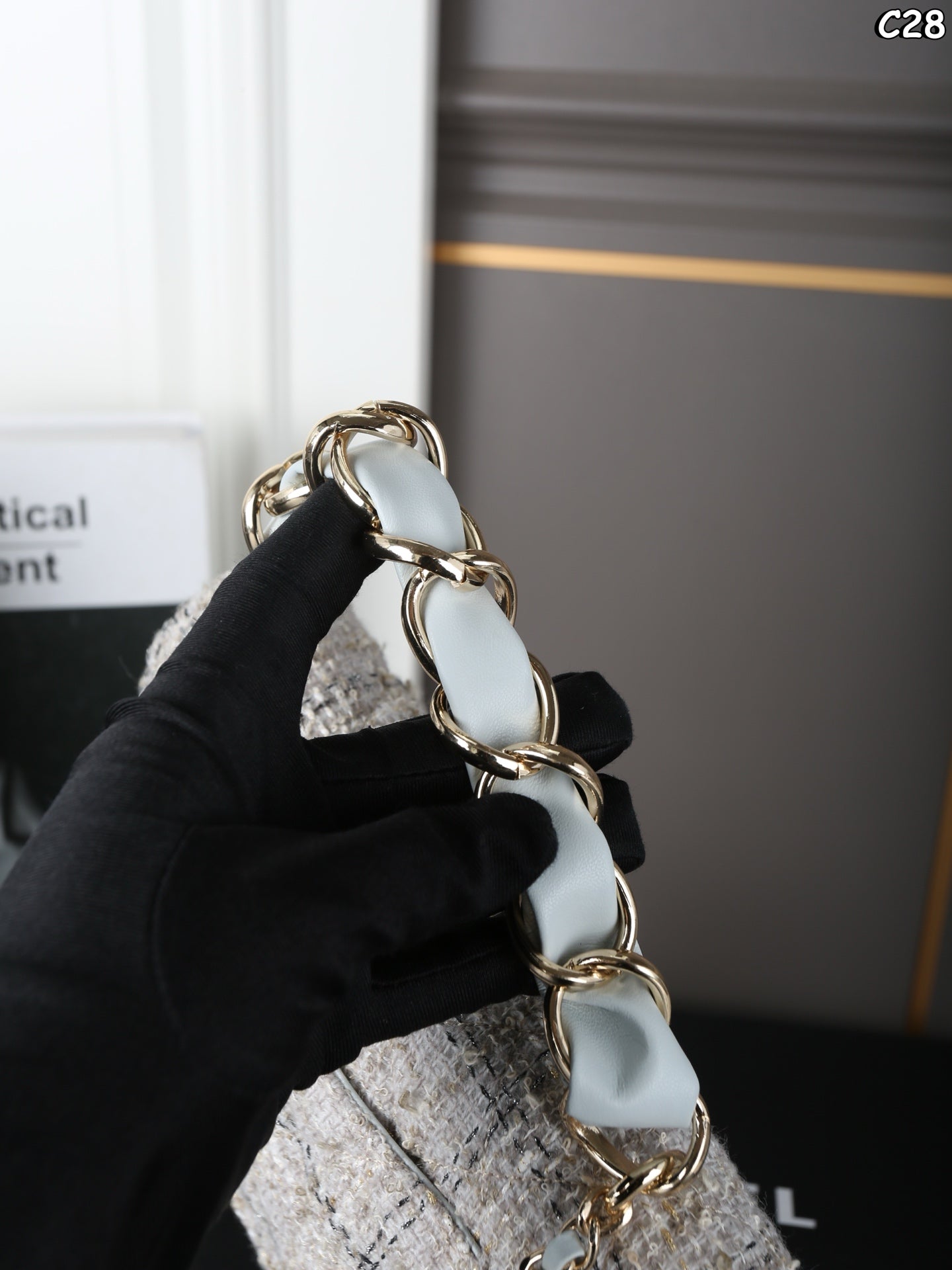 25 new mini woven tweed chain handbag