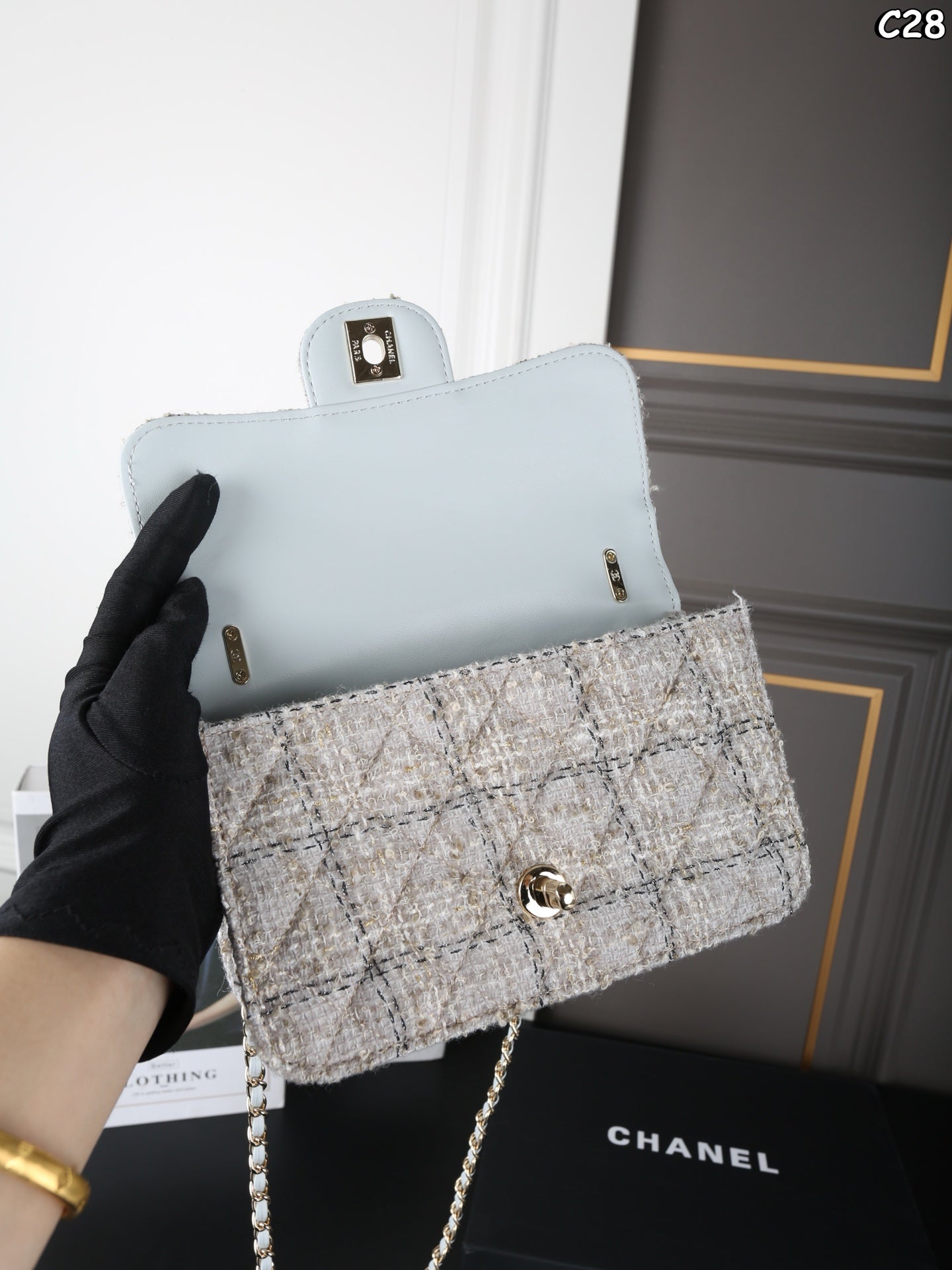 25 new mini woven tweed chain handbag