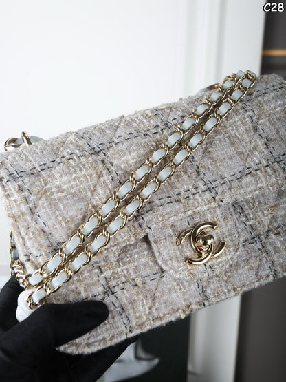 25 new mini woven tweed chain handbag