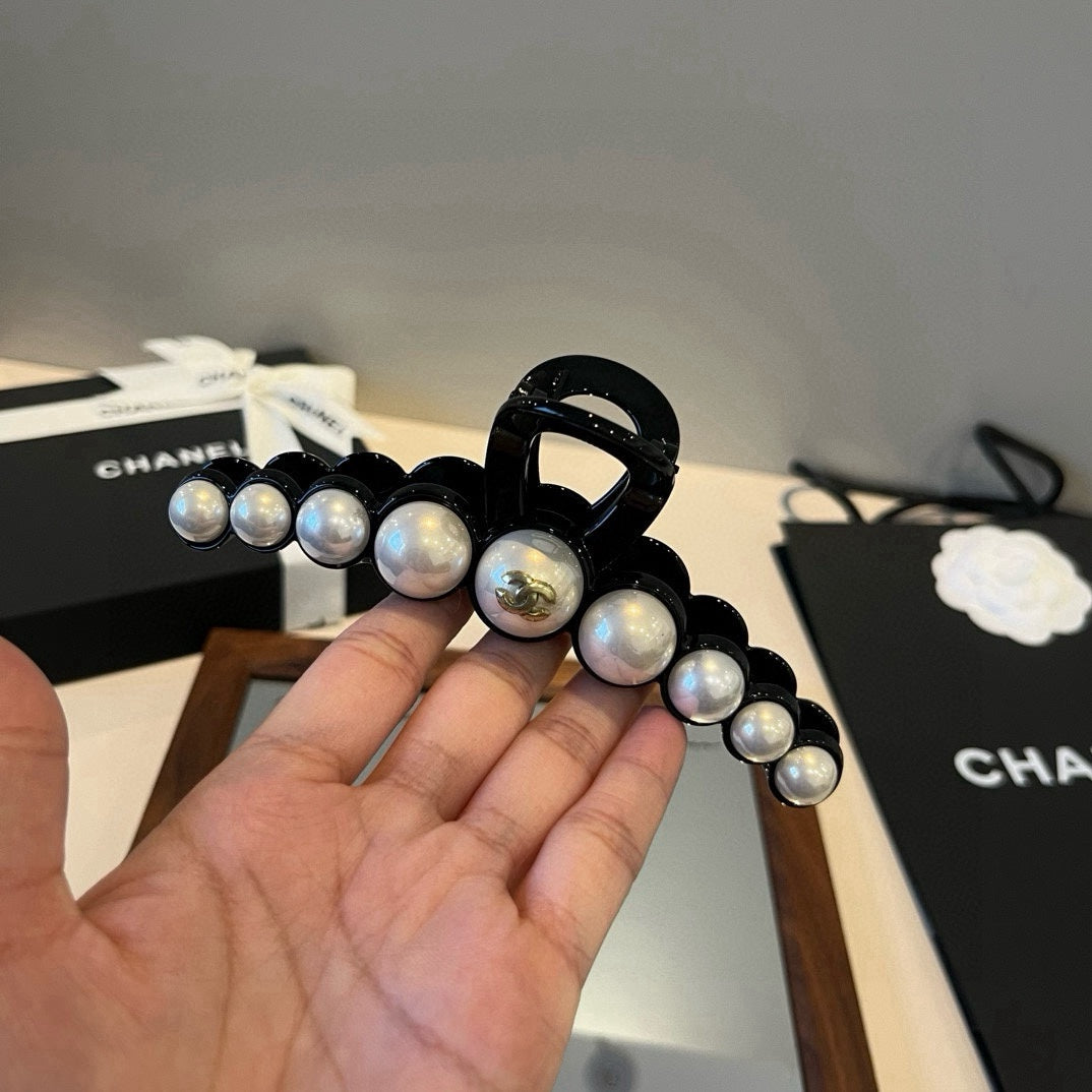 Pearl decorative hair clip