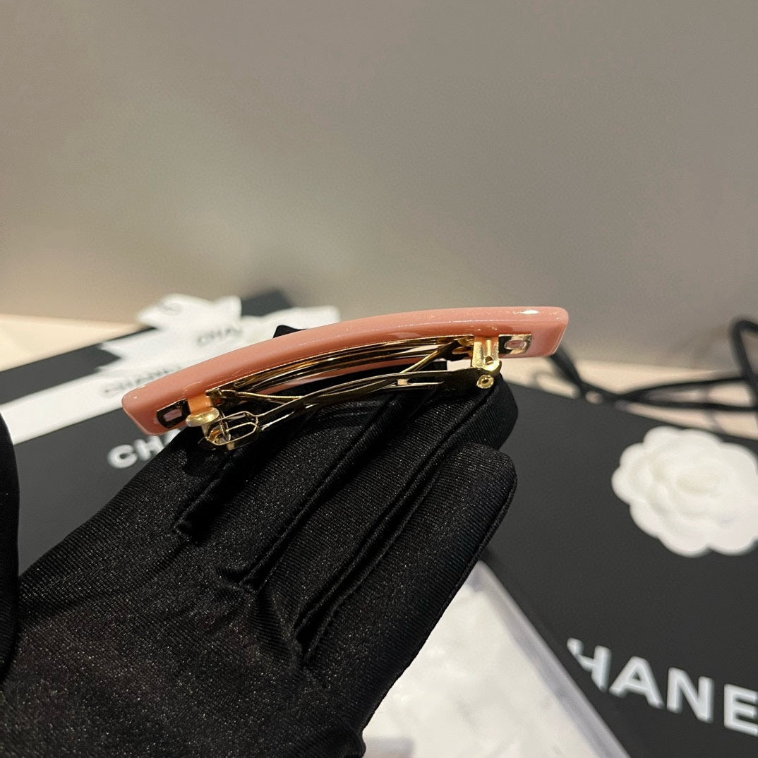 New minimalist hair clip