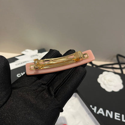 New minimalist hair clip