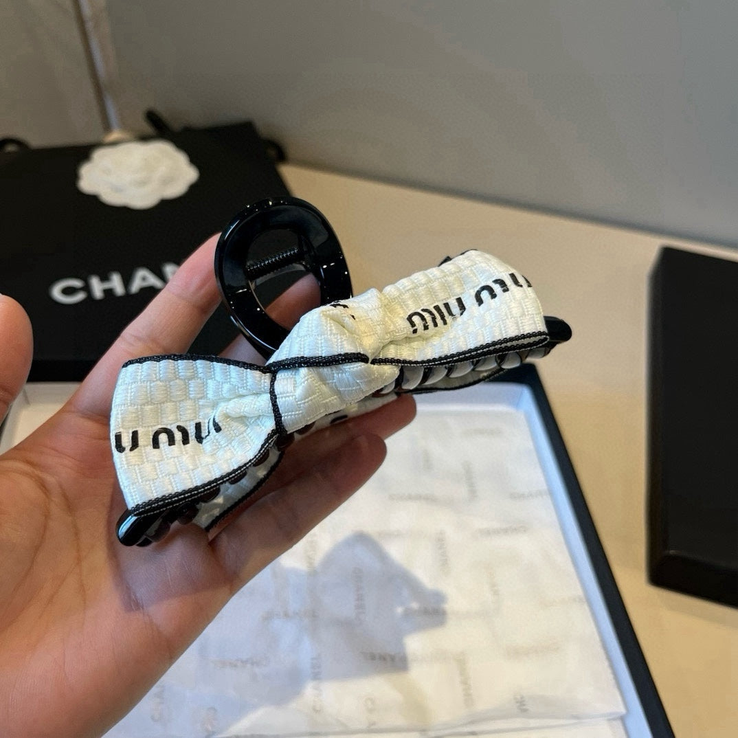 Knot decoration hair clip