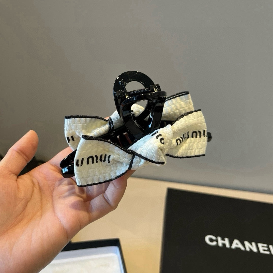 Knot decoration hair clip