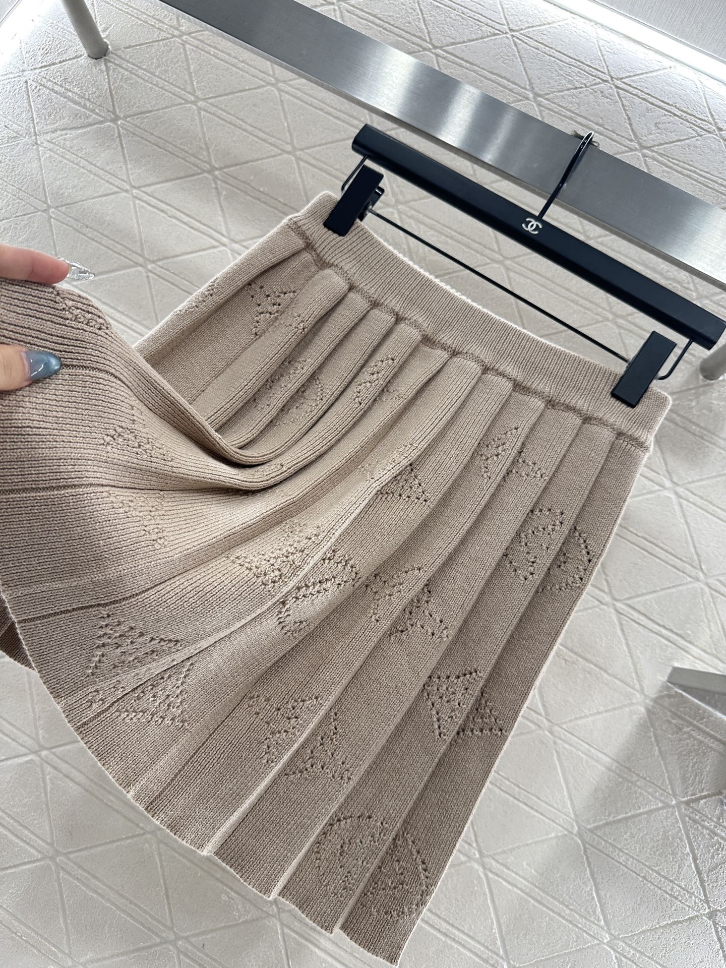 25fw new hollow wool knitted cardigan pleated skirt suit