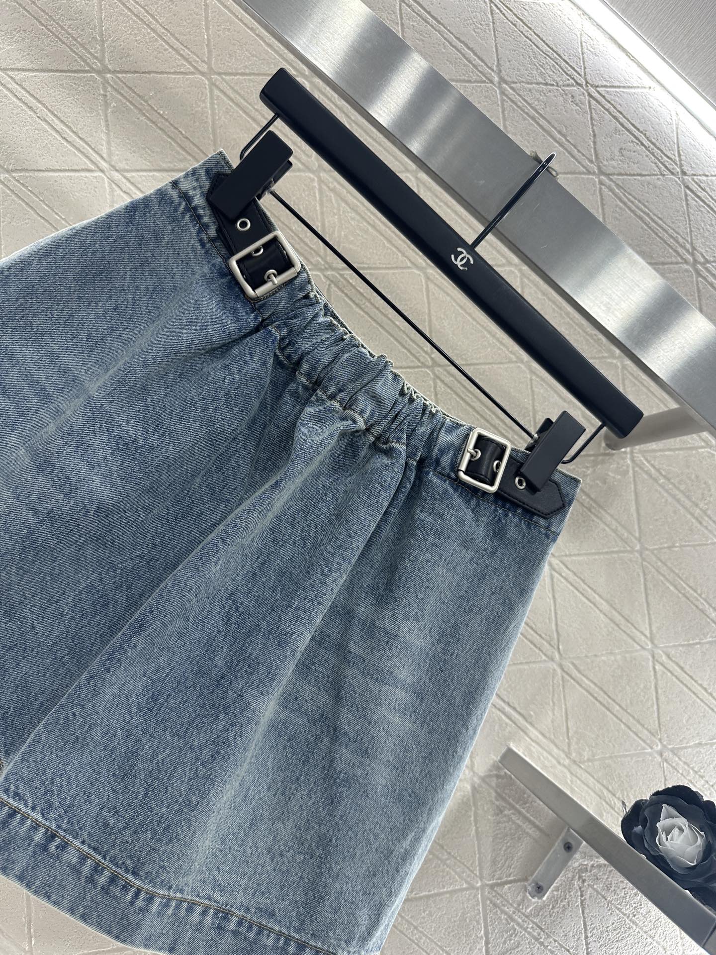 25fw new white pleated denim skirt