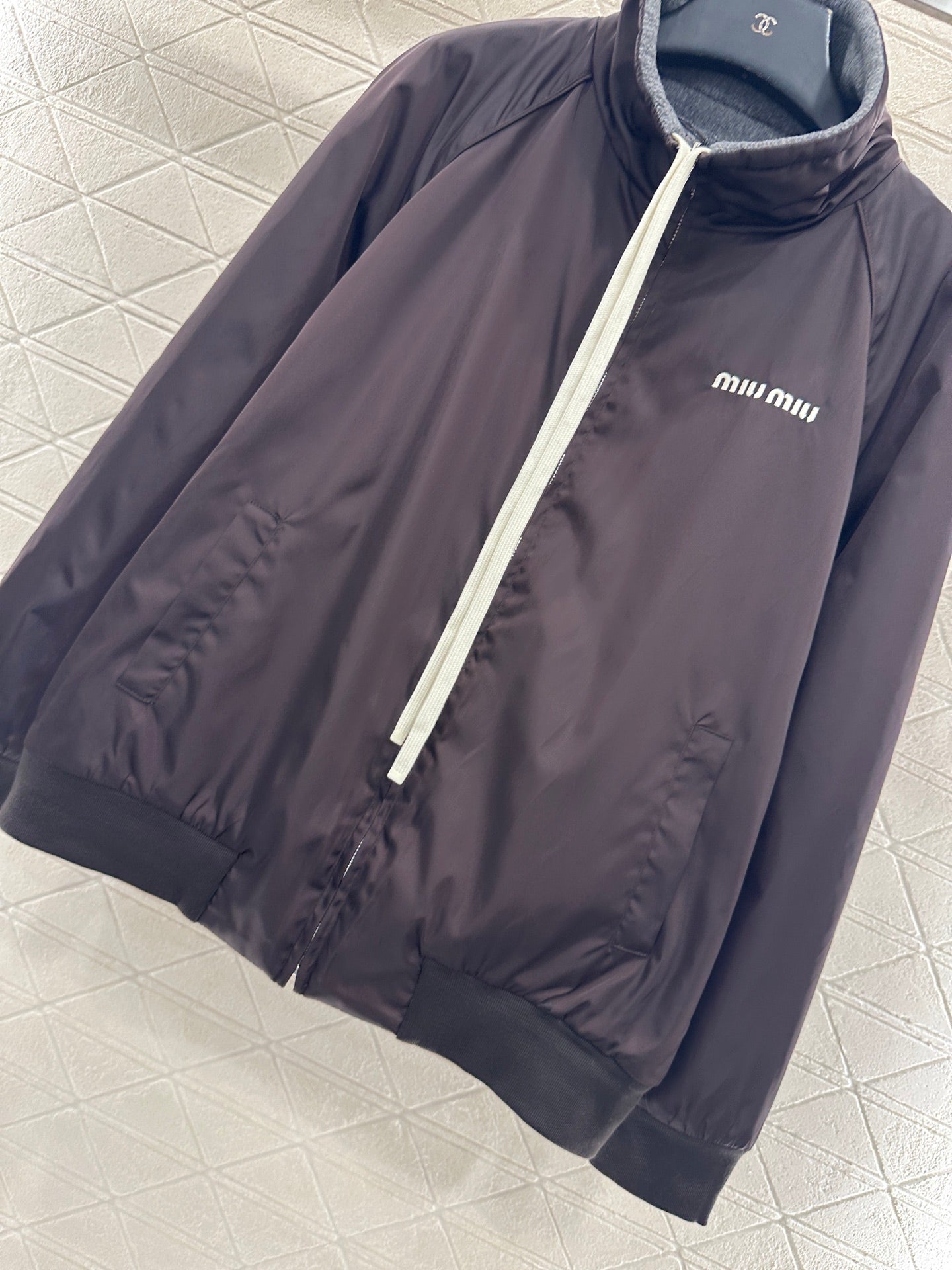 Reversible bomber jacket