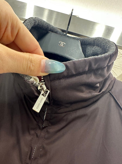 Reversible bomber jacket