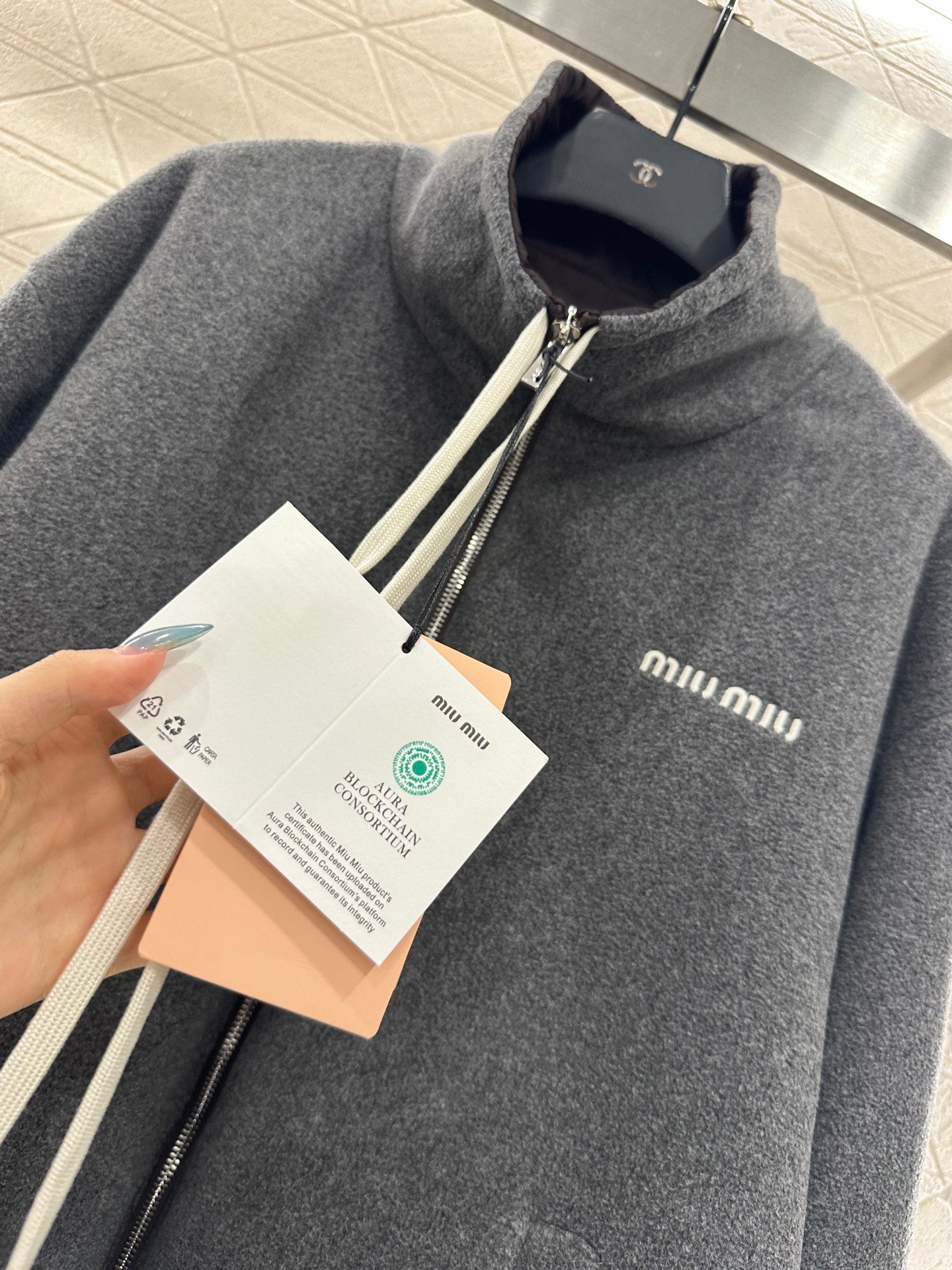 Reversible bomber jacket