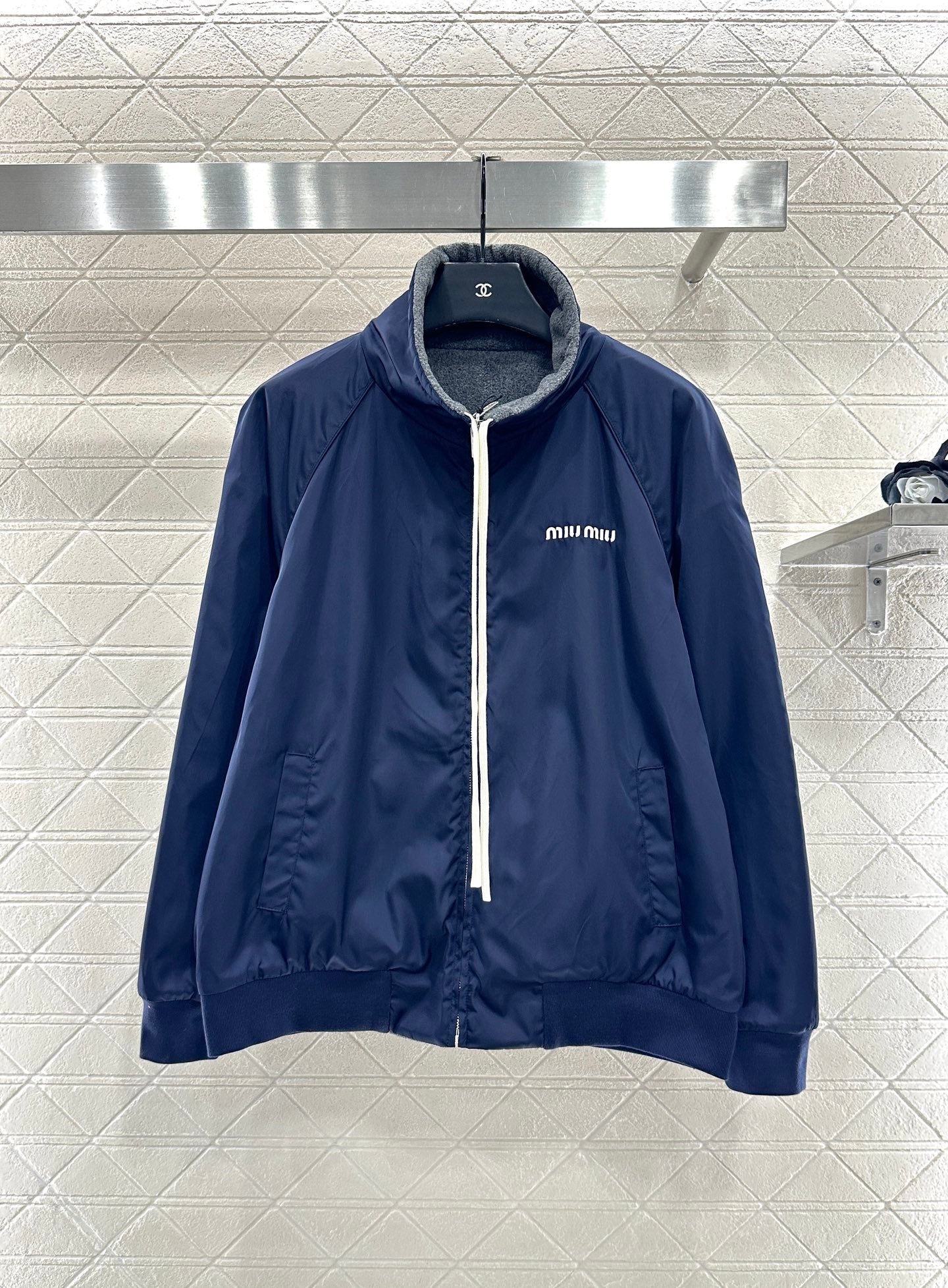 Reversible bomber jacket