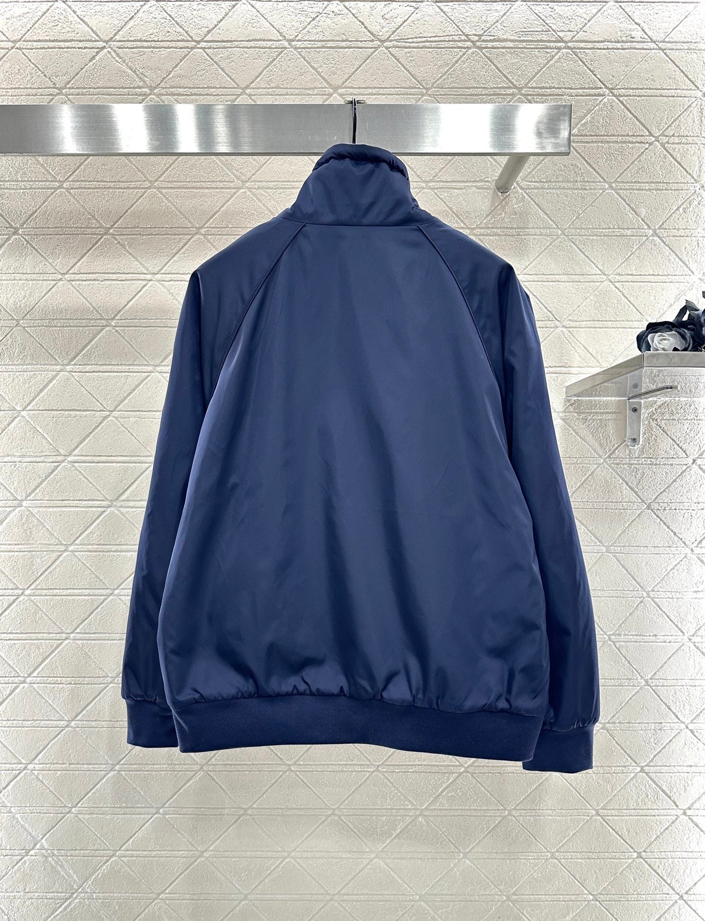 Reversible bomber jacket