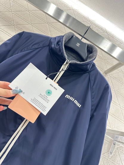 Reversible bomber jacket