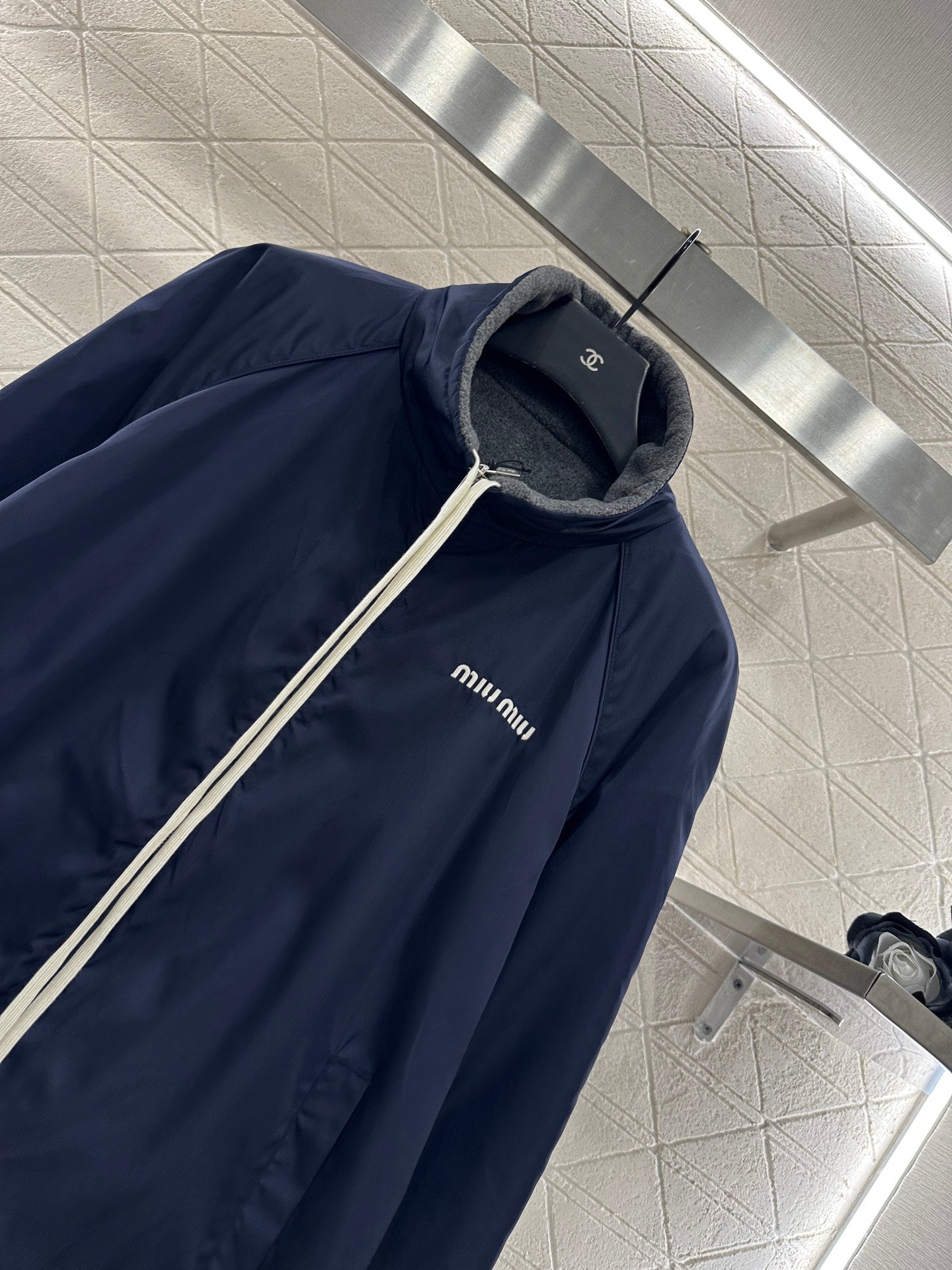 Reversible bomber jacket