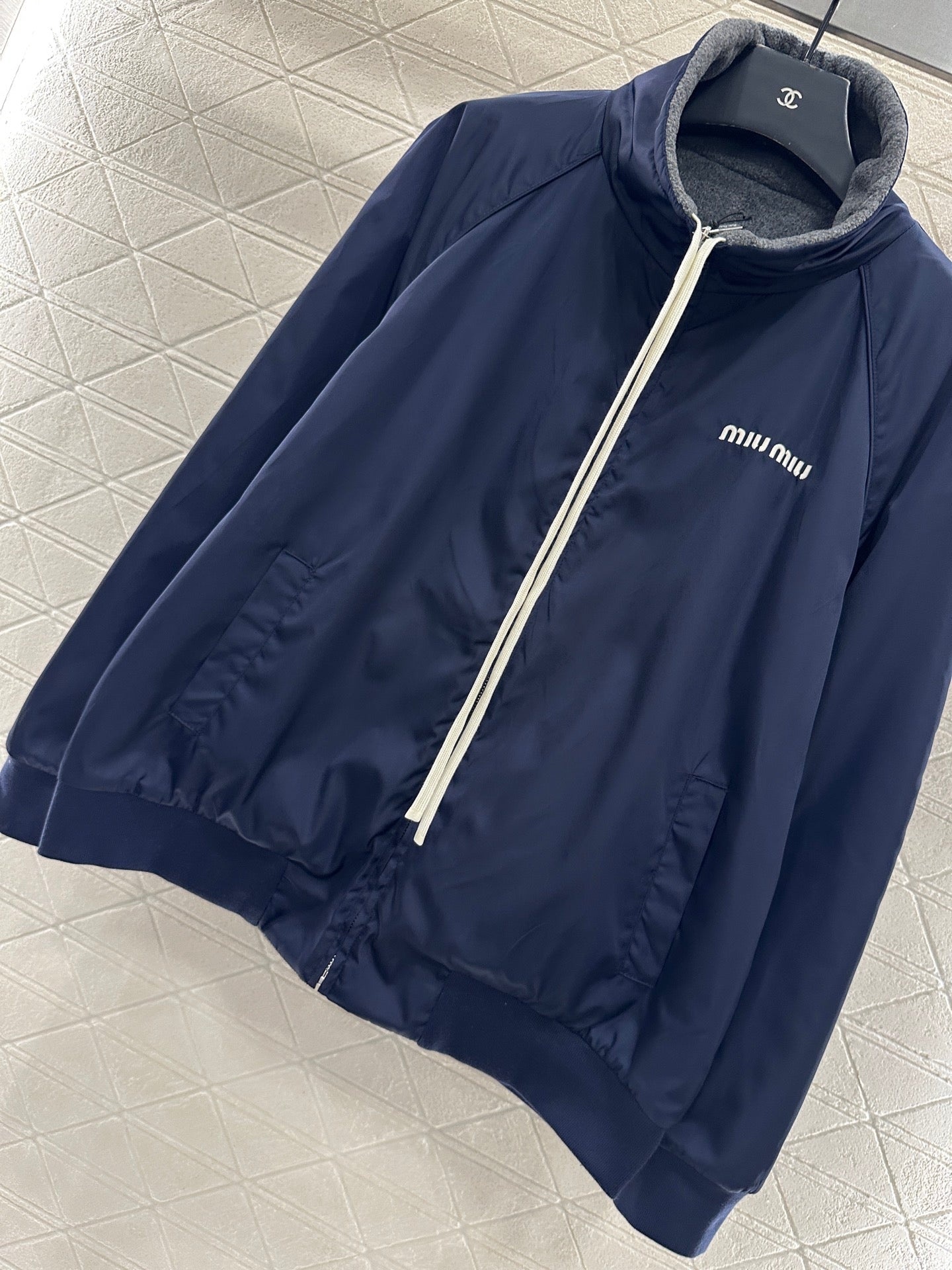 Reversible bomber jacket