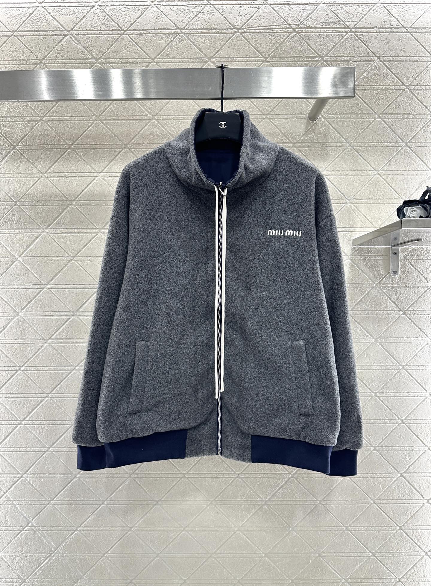 Reversible bomber jacket