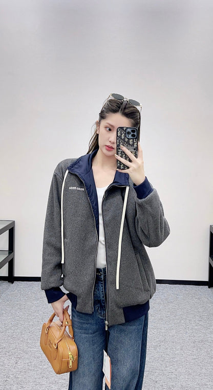 Reversible bomber jacket