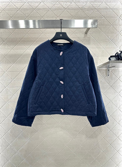 Diamond-quilted crew neck down jacket