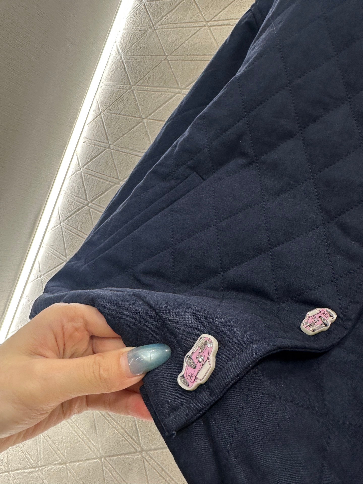 Diamond-quilted crew neck down jacket