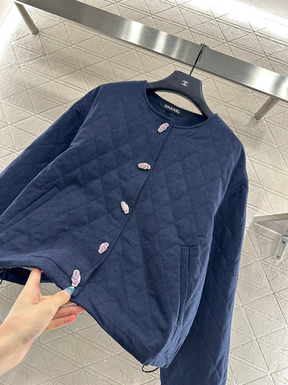 Diamond-quilted crew neck down jacket