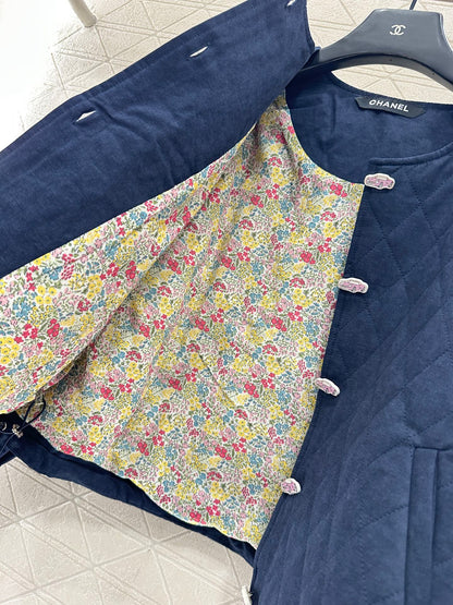 Diamond-quilted crew neck down jacket