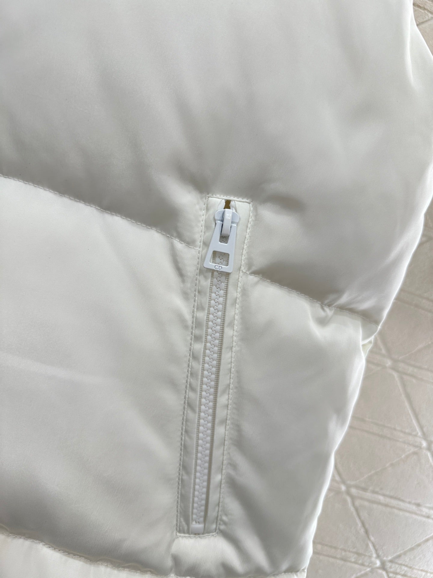 Stand-up collar five-pointed star down vest