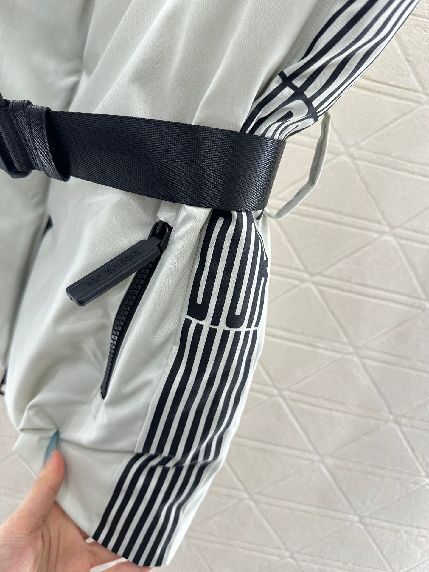 Lapel belt down vest