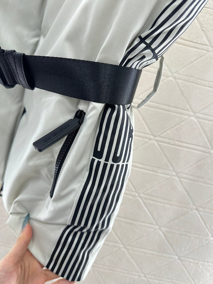 Lapel belt down vest